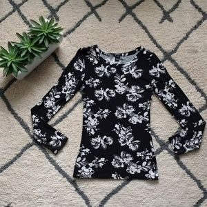 Rue 21 black and white long sleeve floral top